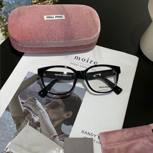 Miu Miu Black-Framed Optical Glasses - Classic
Style🏝️🏝️